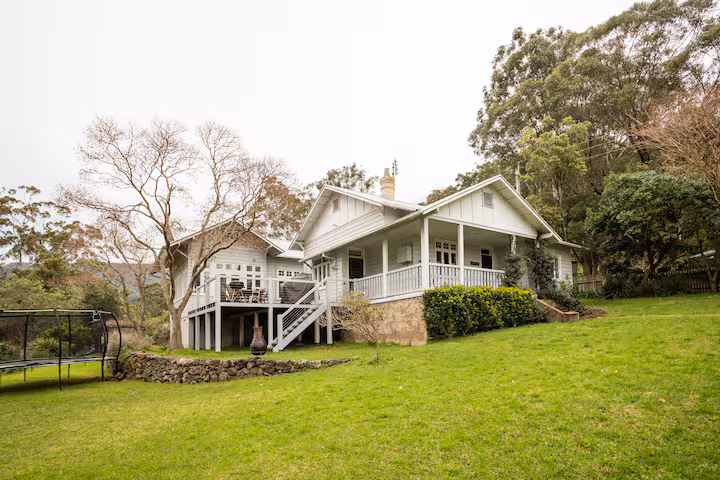 A rural-residential home and large lawn in Jamberoo